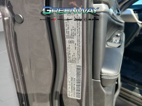 Used 2025 Jeep Grand Cherokee Limited RWD image 34