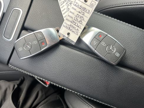 Used 2025 Mercedes-Benz GLB 250 image 38