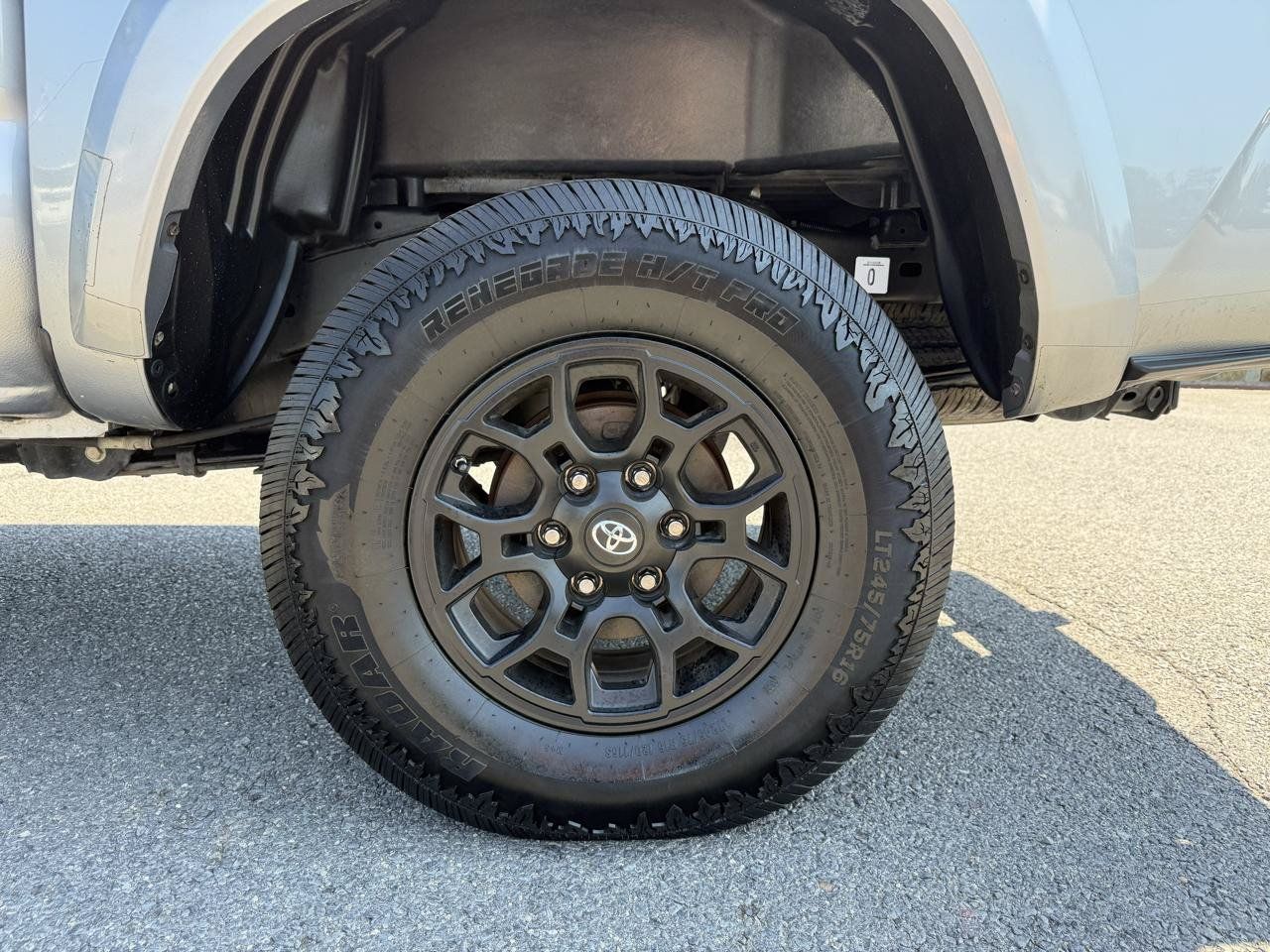 Used 2020 Toyota Tacoma SR5 RWD image 41