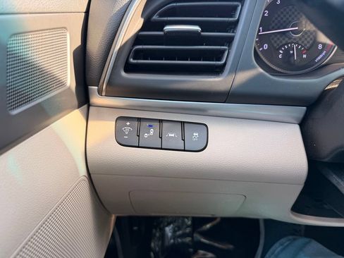 Used 2019 Hyundai Elantra SEL FWD image 25