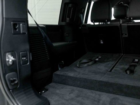 Used 2023 Land Rover Defender 130 SE image 89