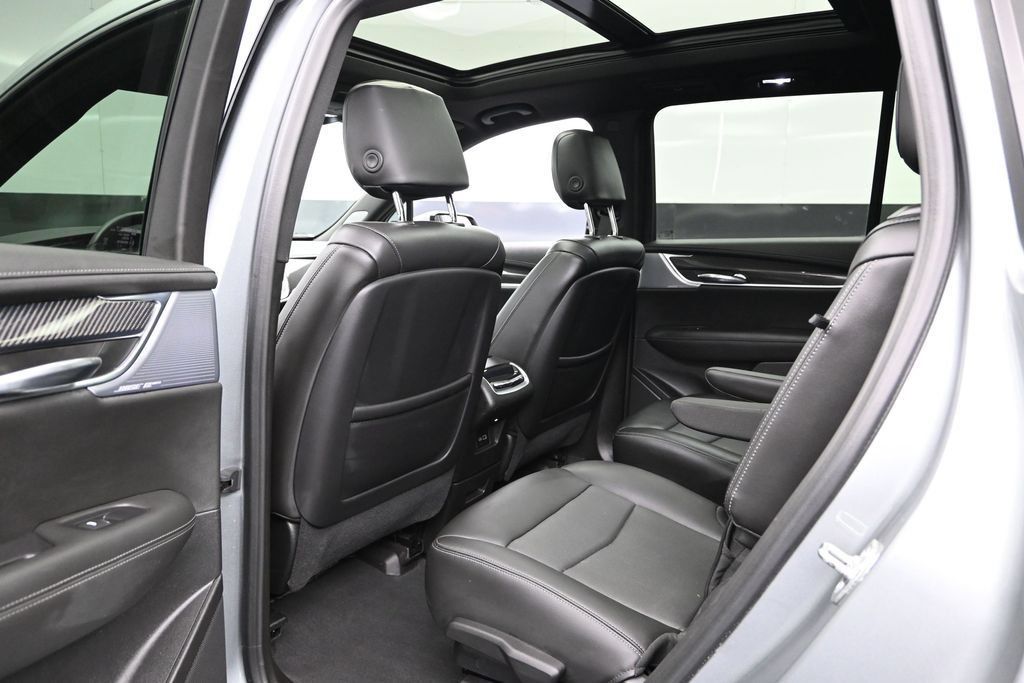 Used 2024 Cadillac XT6 Sport w/ LPO, Onyx Lite Package AWD/4WD image 21