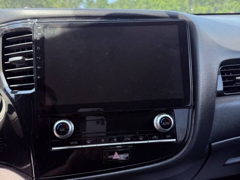 Used 2020 Mitsubishi Outlander ES FWD image 15