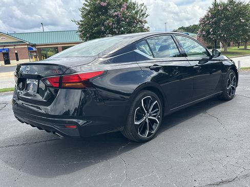 Used 2024 Nissan Altima 2.5 SR FWD image 8