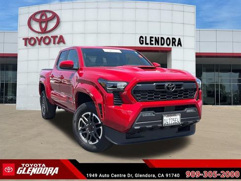 Certified 2025 Toyota Tacoma TRD Sport RWD image 2