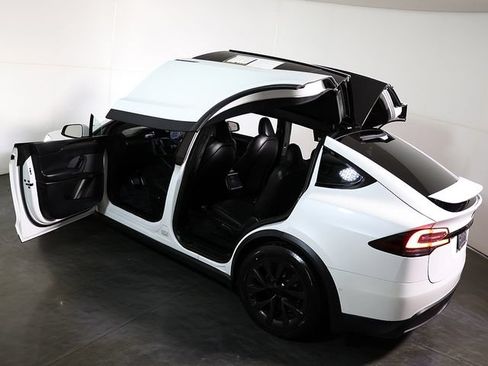 Used 2023 Tesla Model X AWD/4WD image 5