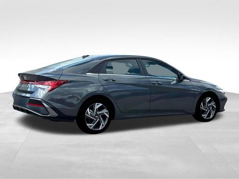 New 2025 Hyundai Elantra SEL image 8