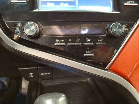 Used 2018 Toyota Camry XSE image 25