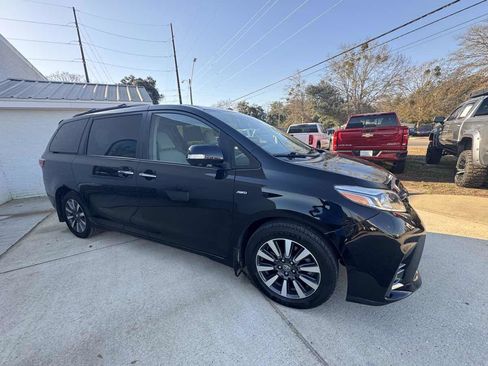 Used 2020 Toyota Sienna Limited Premium w/ Carpet Mat Package image 4