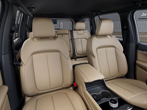 New 2026 Jeep Grand Cherokee Limited RWD image 16