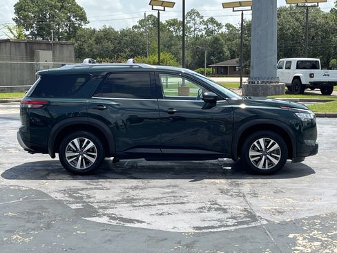 Used 2023 Nissan Pathfinder SL AWD/4WD image 11