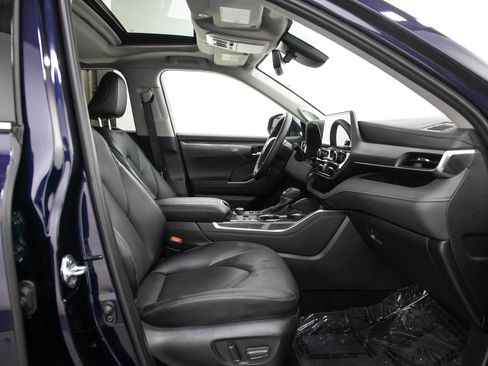 Used 2025 Toyota Highlander Limited AWD/4WD image 13