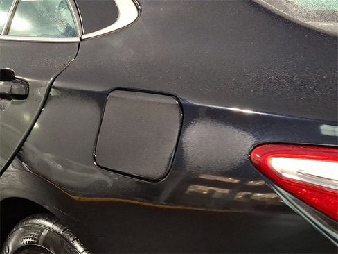 Used 2016 Toyota Camry XLE image 9