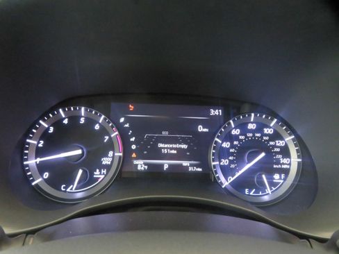 Used 2020 Toyota Highlander XLE FWD image 35