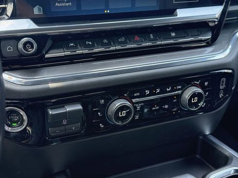 Used 2023 Chevrolet Silverado 1500 High Country w/ High Country Premium Package AWD/4WD image 30