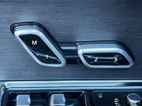 New 2025 Land Rover Range Rover Long Wheelbase SE image 27