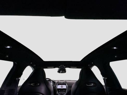 Used 2021 Aston Martin DBX image 21