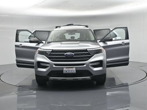 Certified 2021 Ford Explorer XLT w/ Equipment Group 202A AWD/4WD image 37