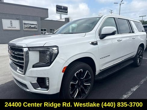 Used 2022 GMC Yukon XL SLT w/ SLT Premium Package AWD/4WD image 2