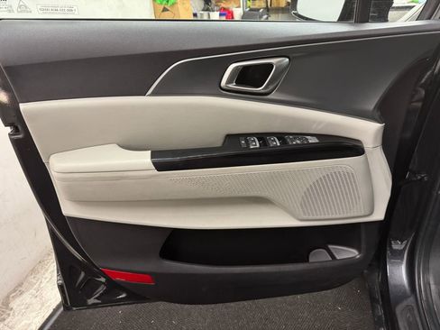 Used 2024 Kia Carnival LX image 14