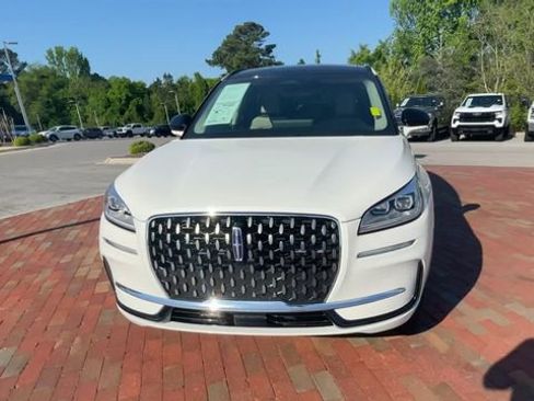 Used 2025 Lincoln Corsair Grand Touring AWD/4WD image 4