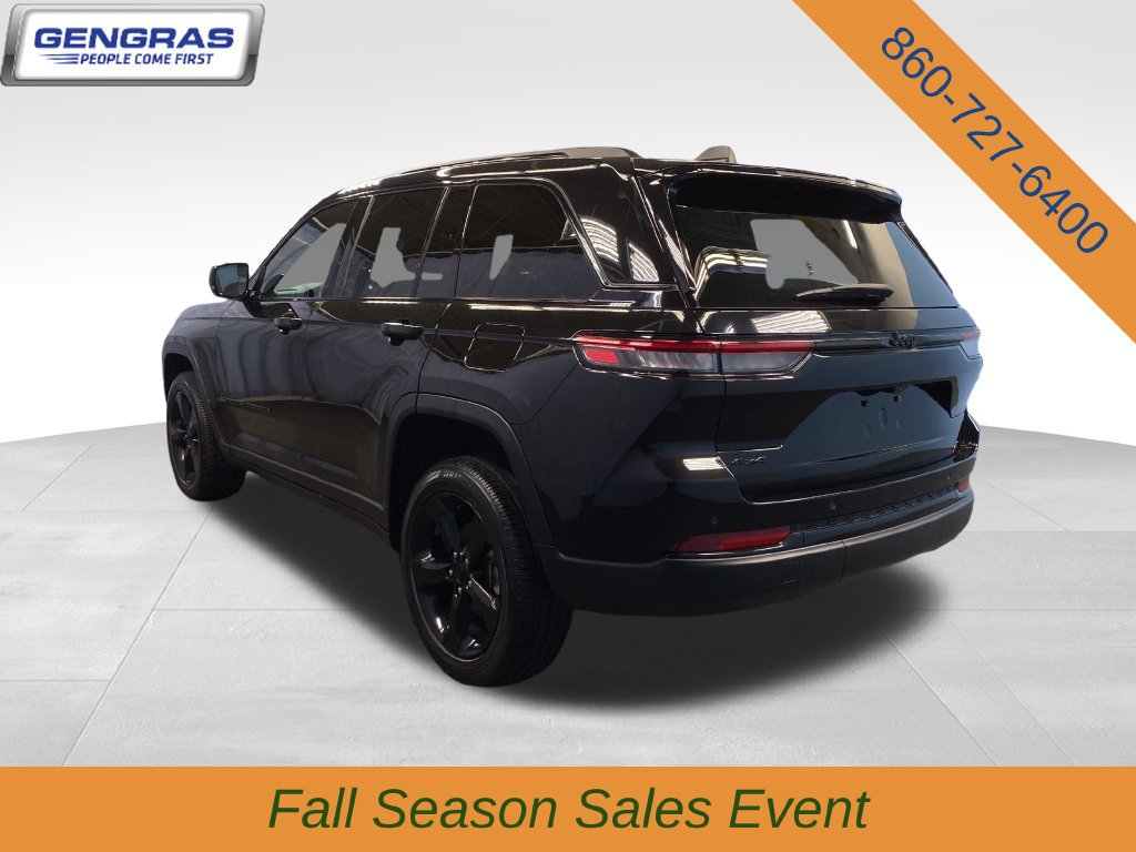 Used 2023 Jeep Grand Cherokee Altitude AWD/4WD image 5