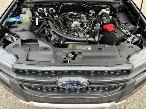 New 2025 Ford Ranger Lariat w/ Black Appearance Package image 37