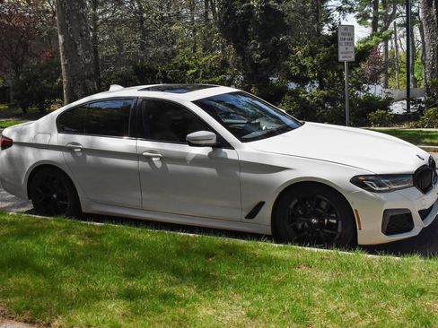 Used 2022 BMW 530i xDrive w/ M Sport Package AWD/4WD image 11