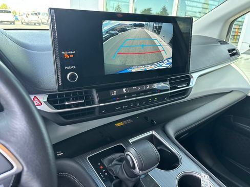 Used 2025 Toyota Sienna XLE FWD image 10