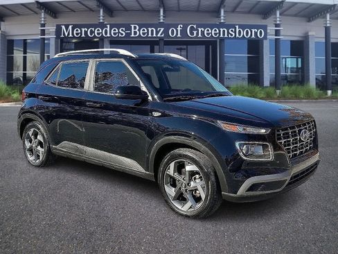 Used 2023 Hyundai Venue SEL w/ Cargo Package image 2