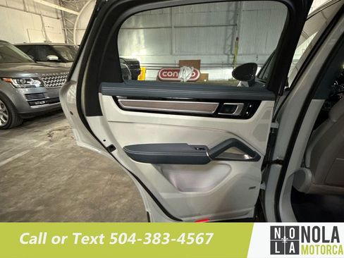 Used 2020 Porsche Cayenne Turbo image 19