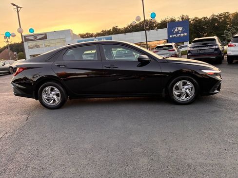 Used 2025 Hyundai Elantra SE FWD image 8