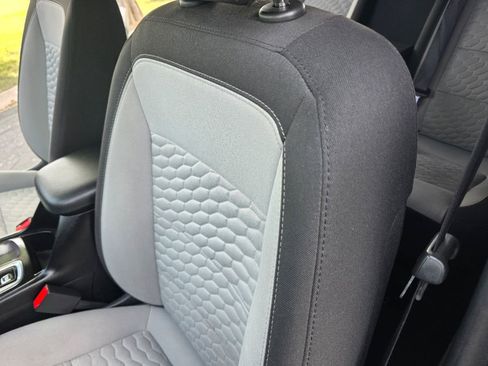 Used 2021 Chevrolet Equinox LS image 19