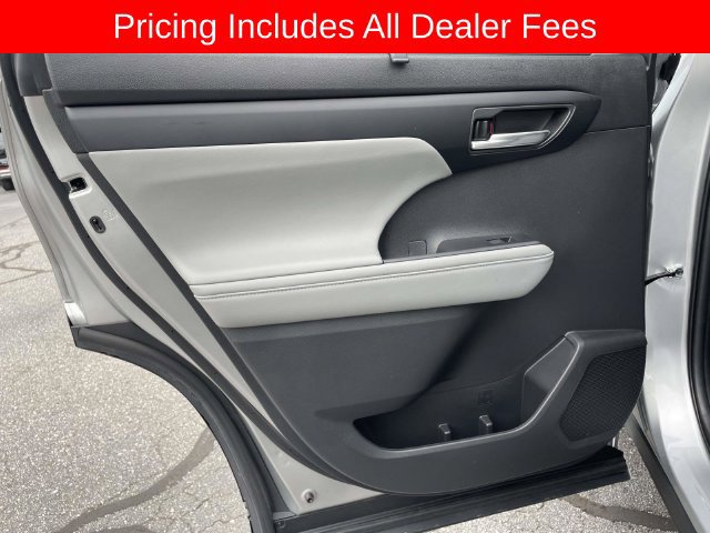 Used 2023 Toyota Highlander XLE FWD image 12