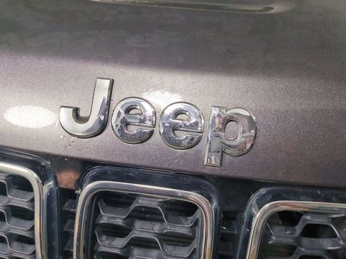 Used 2020 Jeep Grand Cherokee Laredo image 13