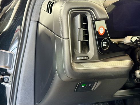 Certified 2025 Porsche Cayenne image 13