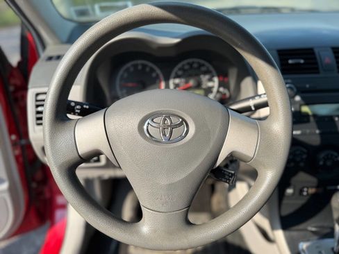Used 2010 Toyota Corolla LE image 14
