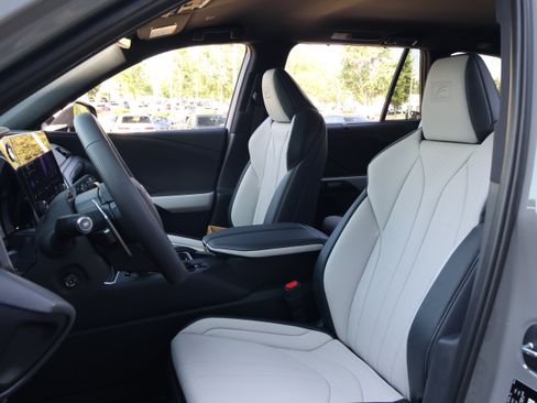 New 2026 Lexus TX 500h AWD image 32