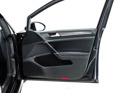 Used 2017 Volkswagen GTI SE image 24