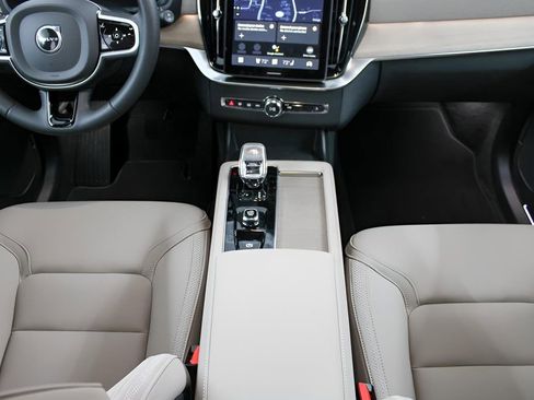 New 2026 Volvo XC90 B6 Core image 16