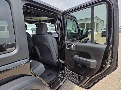 Used 2025 Jeep Wrangler Unlimited Sport AWD/4WD image 19