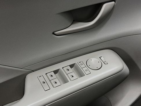 Used 2025 Hyundai Kona SEL AWD/4WD image 15