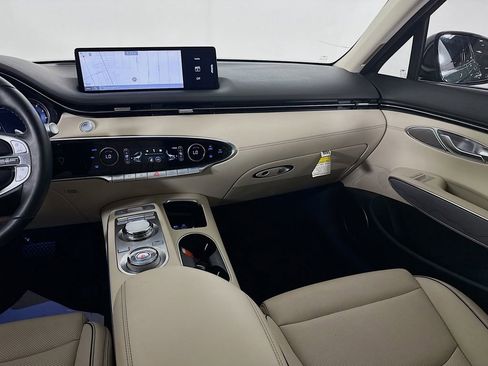 Used 2023 Genesis GV70 2.5T w/ Advanced Package image 28