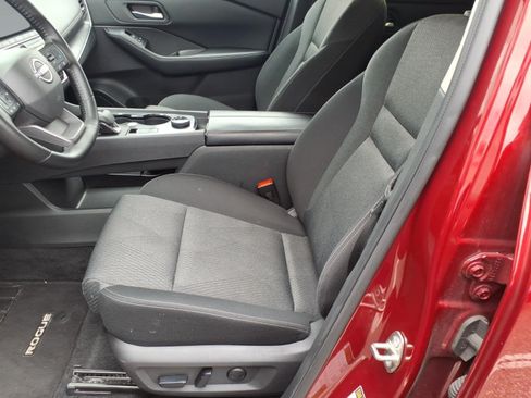 Used 2025 Nissan Rogue SV AWD/4WD image 11