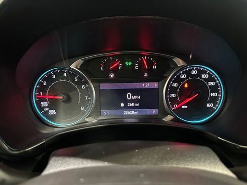 Used 2023 Chevrolet Equinox RS w/ RS Leather Package AWD/4WD image 18