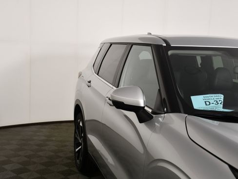 Used 2024 Mitsubishi Outlander SE image 14