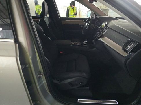 Used 2025 Volvo XC90 B6 Plus image 10