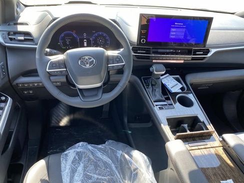 New 2026 Toyota Sienna Platinum AWD/4WD image 10