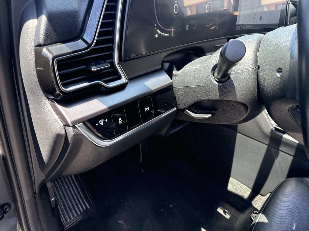 Used 2024 Kia Sportage EX AWD/4WD image 21