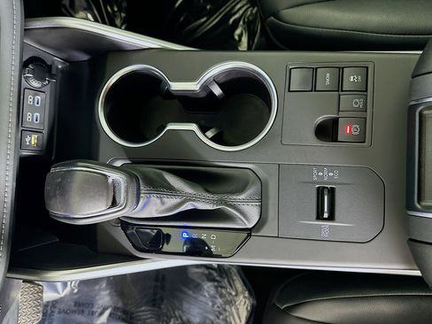 Used 2024 Toyota Highlander XLE image 22